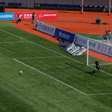 爱游戏-昆明滇足球队在客场比赛中取得突破性进展(足球比赛中场结束哨声)