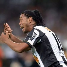 爱游戏娱乐-法国主帅德尼尔索尼宣布挂靴退役(法国国脚德尼扎雷)