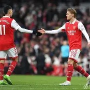 爱游戏中国-阿森纳中场梅开二度，助球队取得胜利()