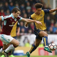 爱游戏平台-伯恩利战绩低迷，高层紧急开会商讨对策(伯恩利最新战绩)