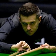 爱游戏-塞尔赫斯特全队欢庆，战胜强敌士气大振()