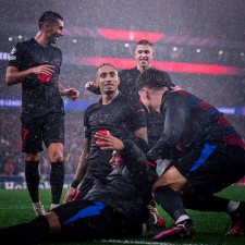 爱游戏中国-足球精英集结，重量级对决引人瞩目()