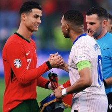 爱游戏中国-欧国联赛强强对话：球队争夺荣耀()