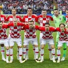 爱游戏娱乐-热血奔腾！欧国联比赛掀起风暴热潮()