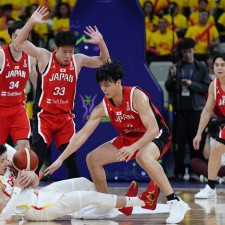 爱游戏官方网站-世界篮球联赛逐渐升温，激战正酣()