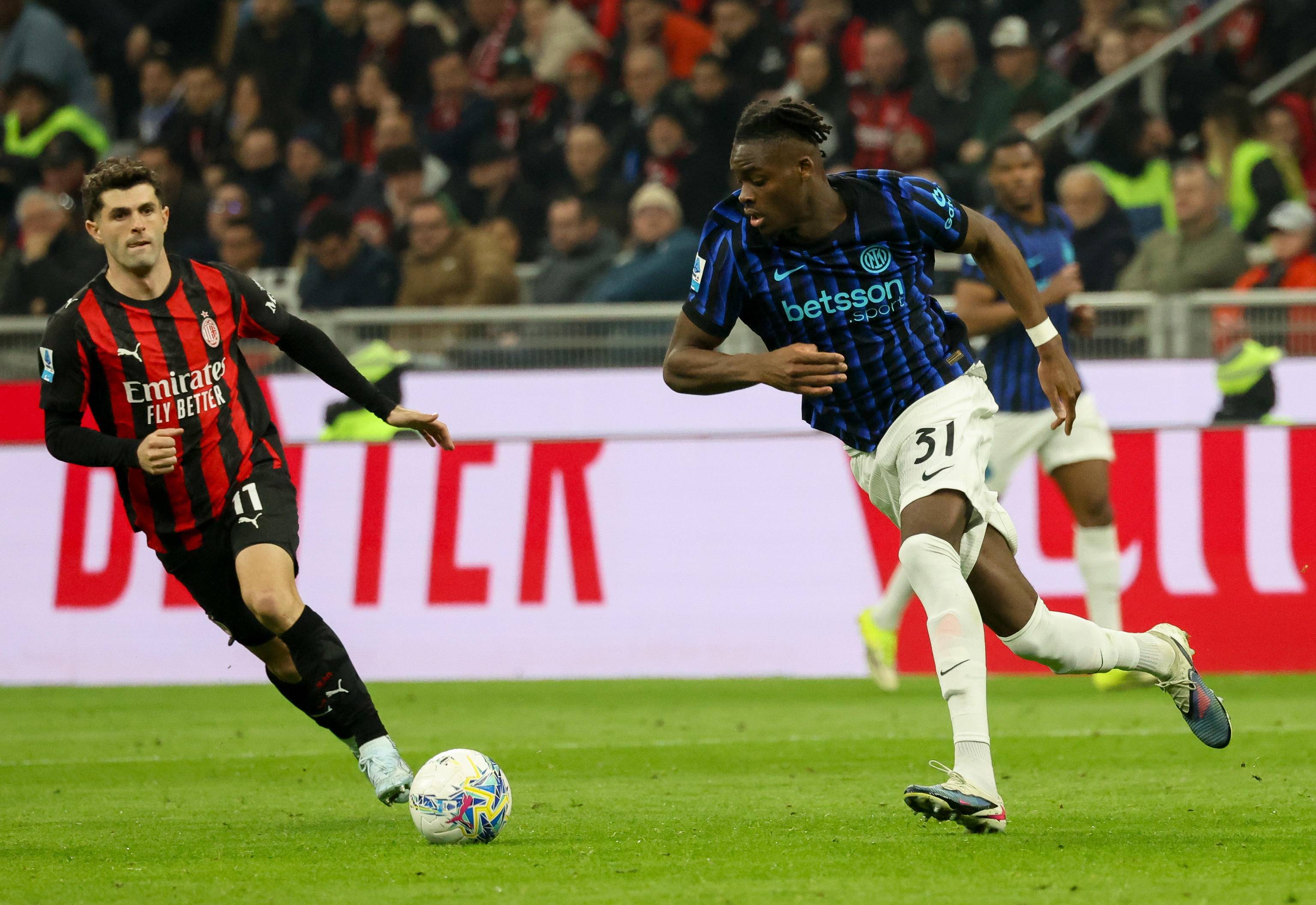 爱游戏-AC米兰队在比赛中踢出了一场漂亮的进攻战()  第1张