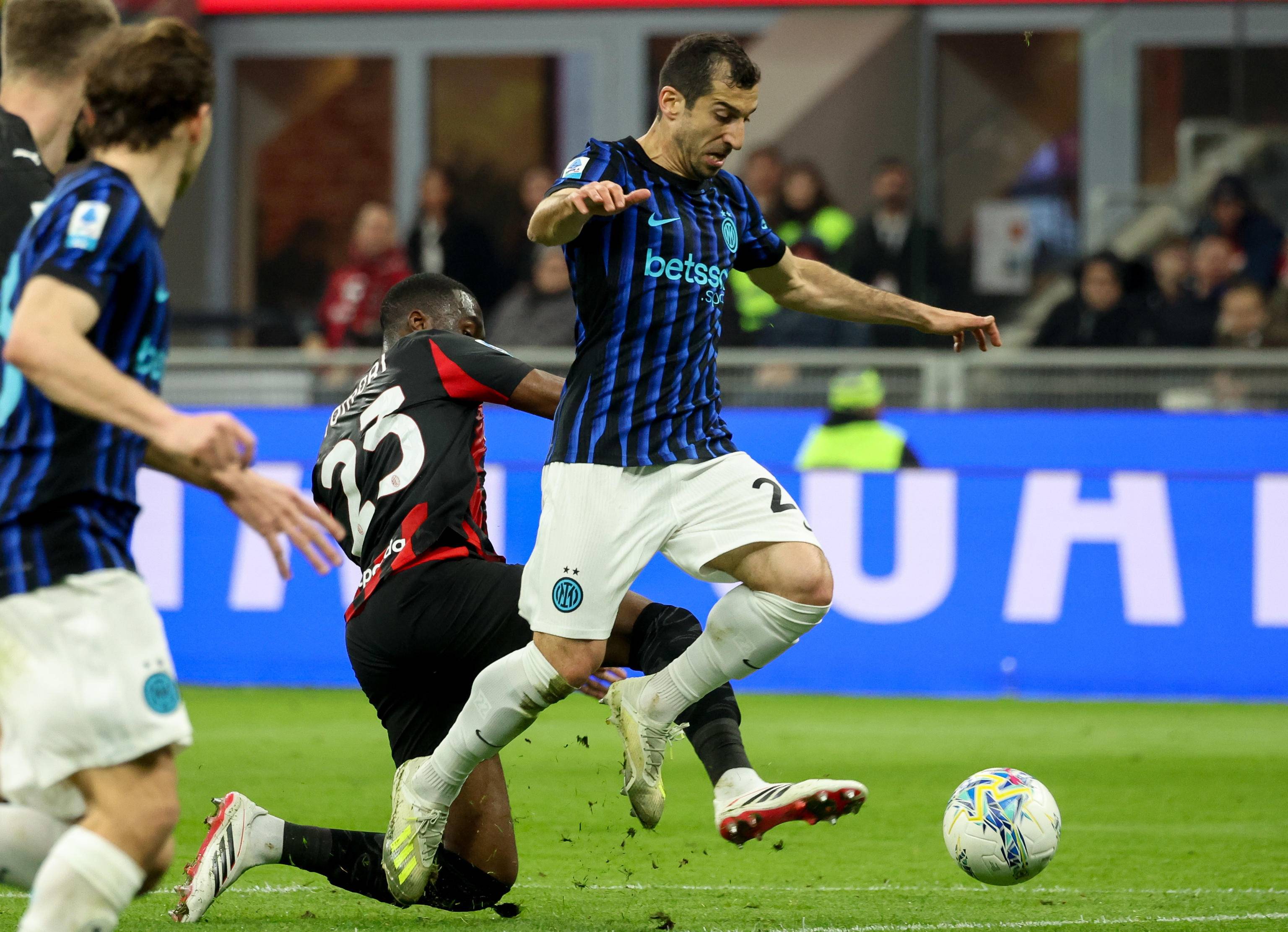 爱游戏-AC米兰队在比赛中踢出了一场漂亮的进攻战()  第2张