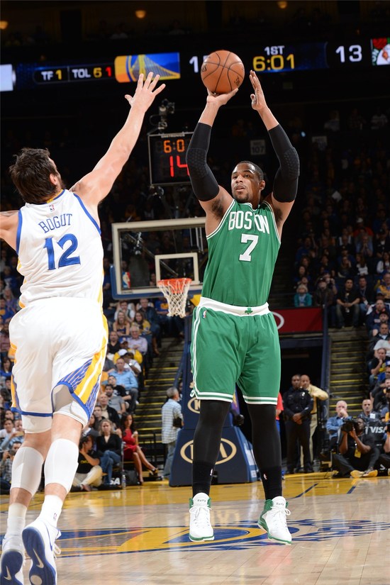 爱游戏中国-里昂客场大败，欧战争冠前景蒙阴影()  第2张