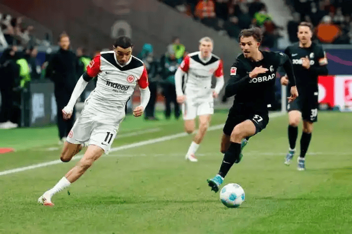 爱游戏中国-弗赖堡主场战平对手，保级形势依然严峻()  第1张