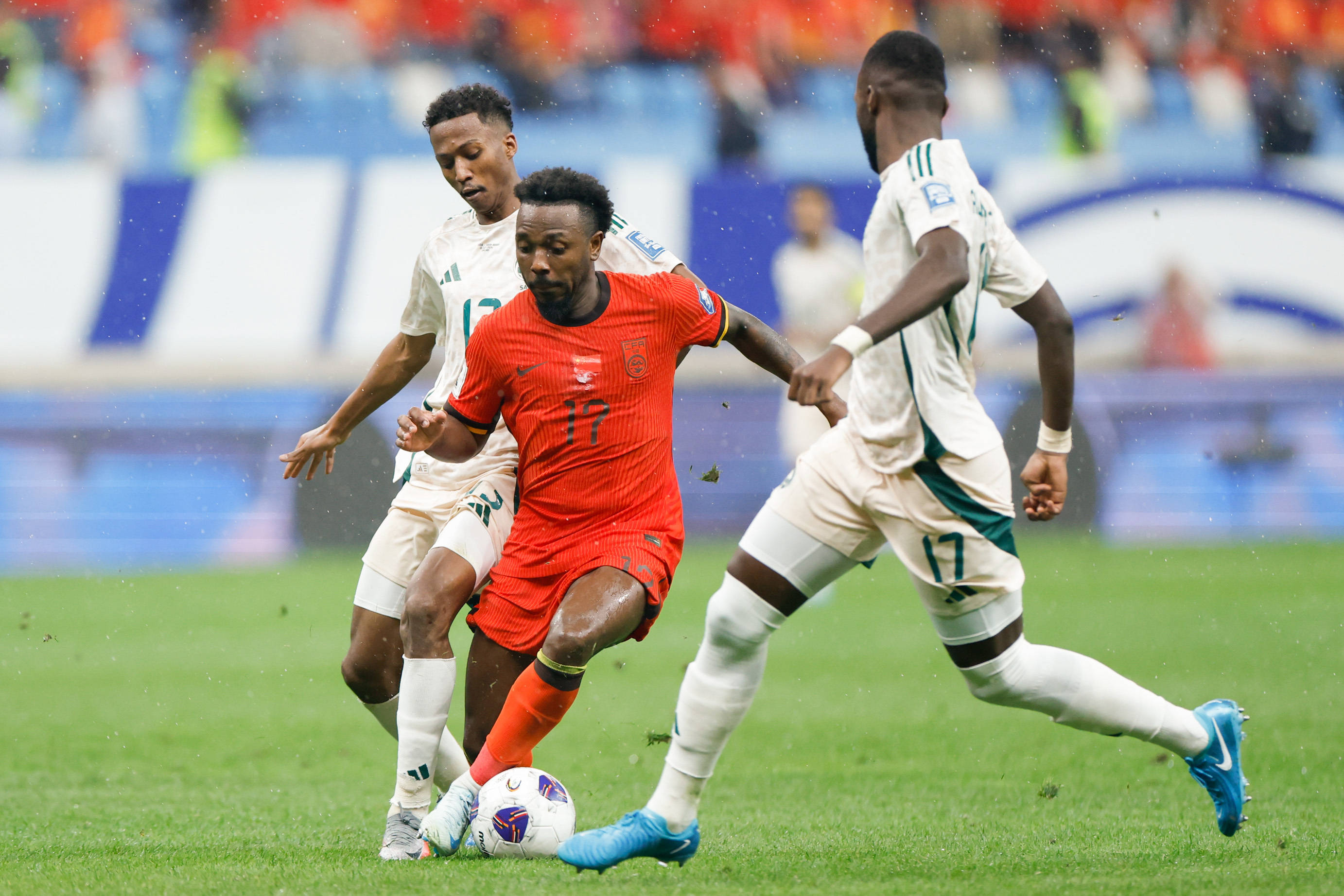 AYX SPORTS-波兰队客场遭沙特逆转，痛失领先()  第1张