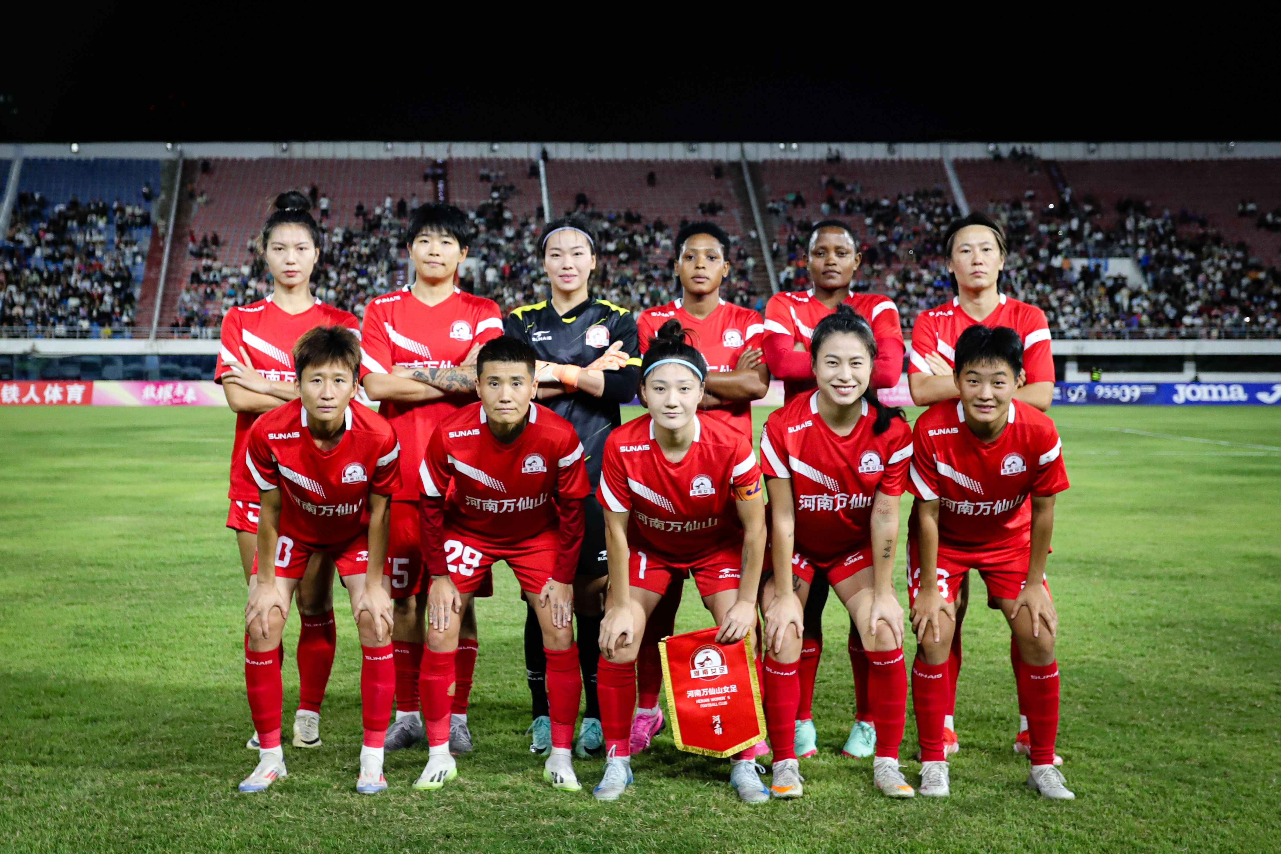 爱游戏娱乐-女足比赛选手风采展露，活动吸引众多观众(希望参赛选手在比赛中赛出风采)  第1张