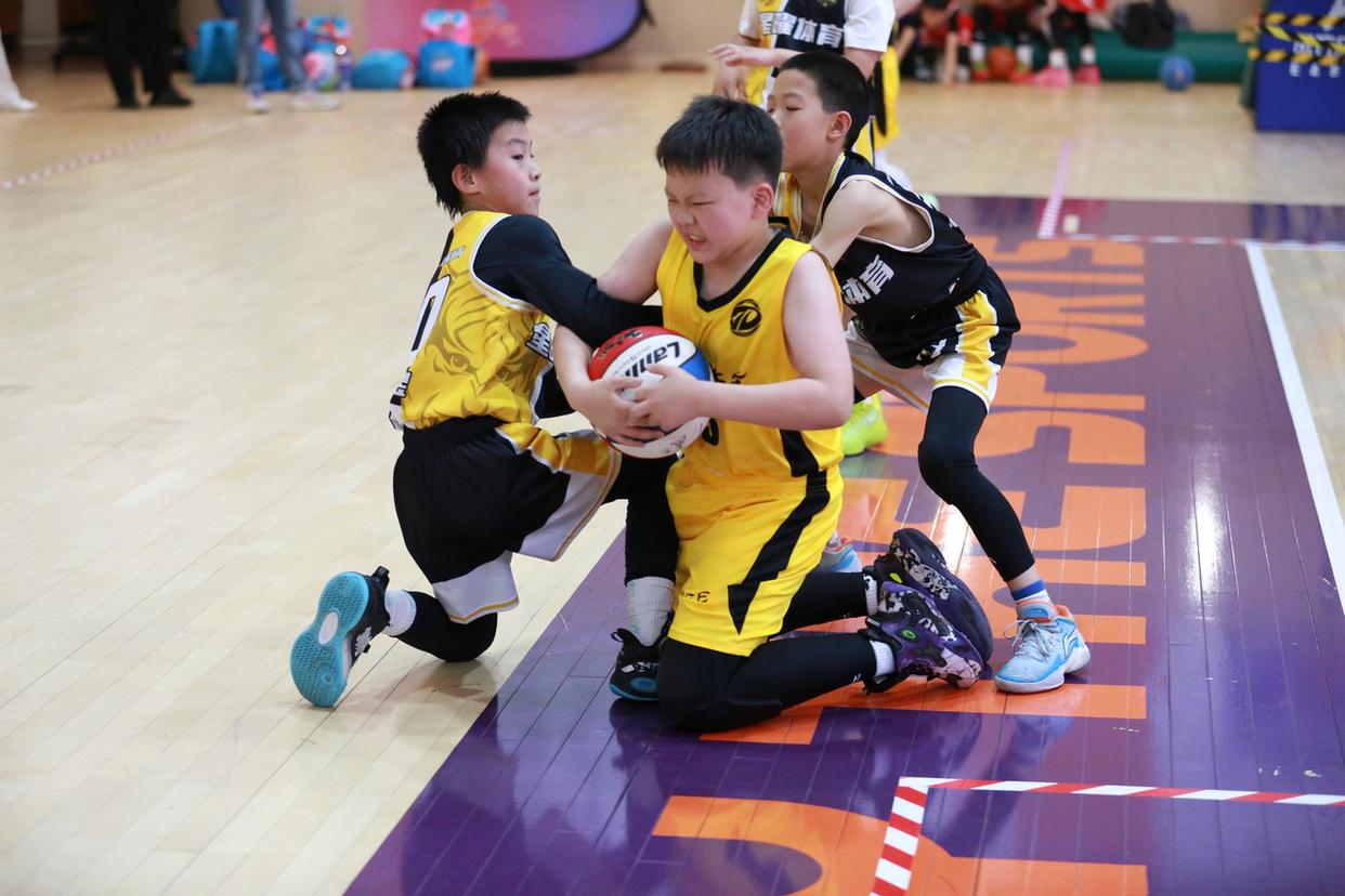 爱游戏-再战军团！篮球赛场新角逐揭秘()  第1张